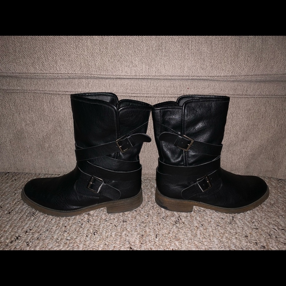Good condition. Worn a few times.